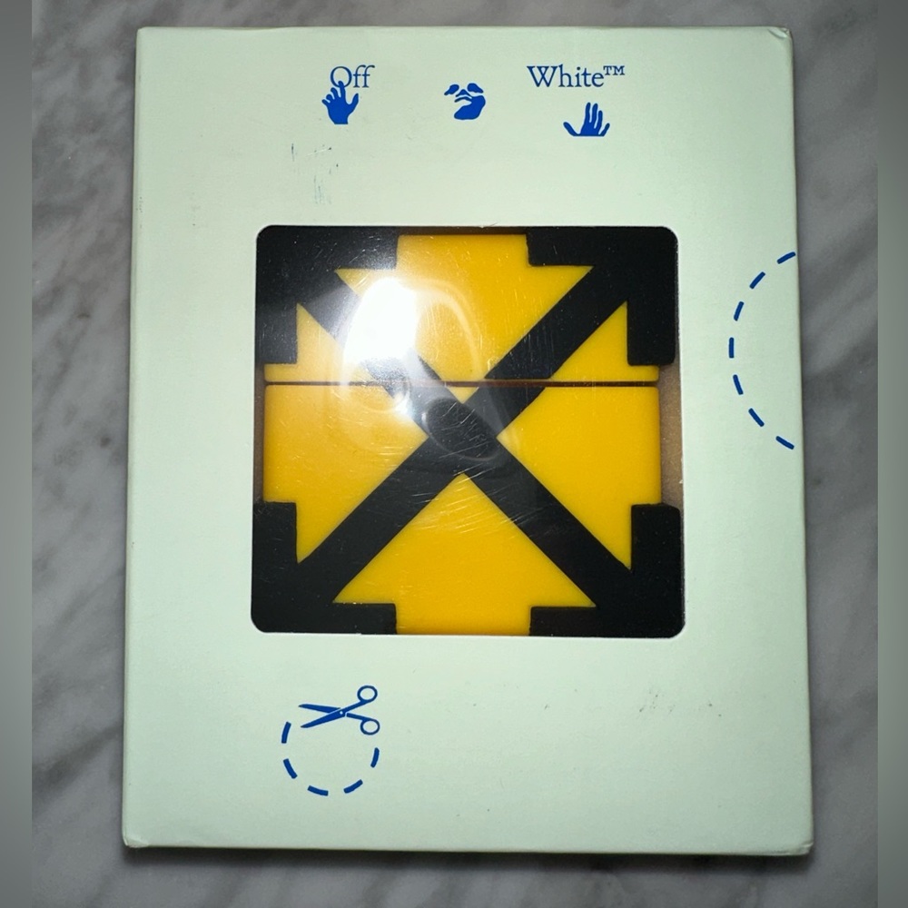 NIB Off-White c/o Virgil Abloh AirPod Case AirPods Pro.